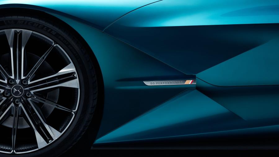 Детали экстерьера DS X E-Tense 2018 года  (фото 18 из 43)